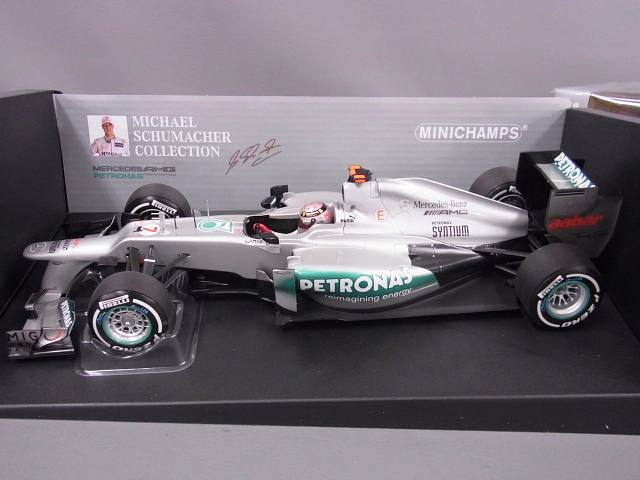 実際に弊社で買取させて頂いたミニチャンプス MICHAEL SCHUMACHER COLLECTION ミニカー 1/18の画像 1枚目