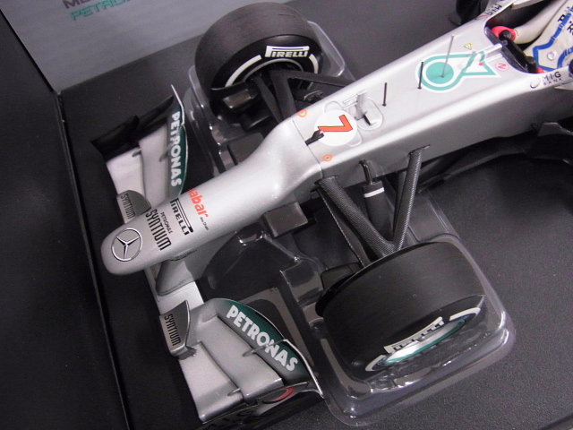 実際に弊社で買取させて頂いたミニチャンプス MICHAEL SCHUMACHER COLLECTION ミニカー 1/18の画像 2枚目