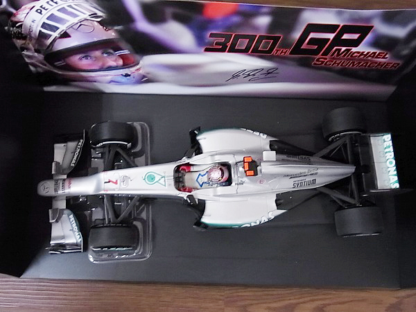 実際に弊社で買取させて頂いたミニチャンプス メルセデス F1 300thGP M.シューマッハ 1/18の画像 5枚目