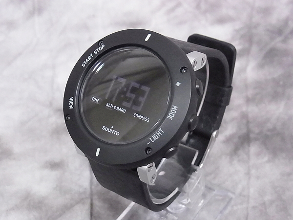 実際に弊社で買取させて頂いたSUUNTO/スント CORE/コア ULTIMATE BLACK 腕時計/SS021371000の画像 2枚目