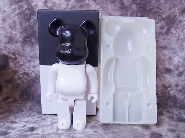 実際に弊社で買取させて頂いたBE@RBRICK ギャルソン×メディコ・トイ モノトーンカラー/400％の画像 8枚目