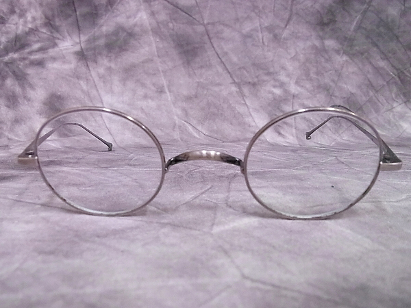 実際に弊社で買取させて頂いた井戸多美男作 ラウンドメタル/丸型 眼鏡/メガネフレームの画像 1枚目