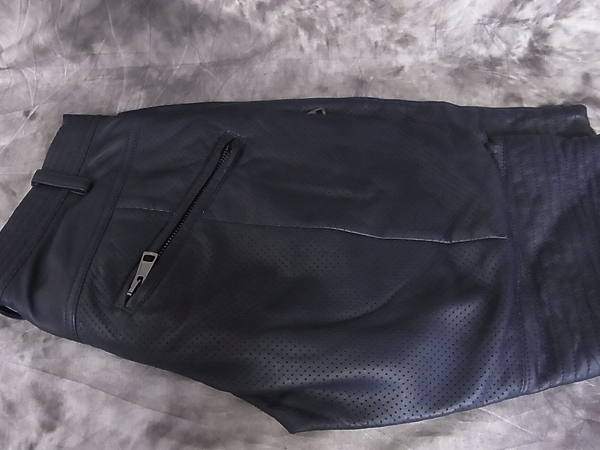 実際に弊社で買取させて頂いたAKM パンチングレザー ハーフパンツ/moto shorts 羊革/P155/Mの画像 7枚目