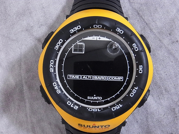 実際に弊社で買取させて頂いたSUUNTO/スント Vector/ヴェクター デジタル腕時計 SS010600610の画像 1枚目