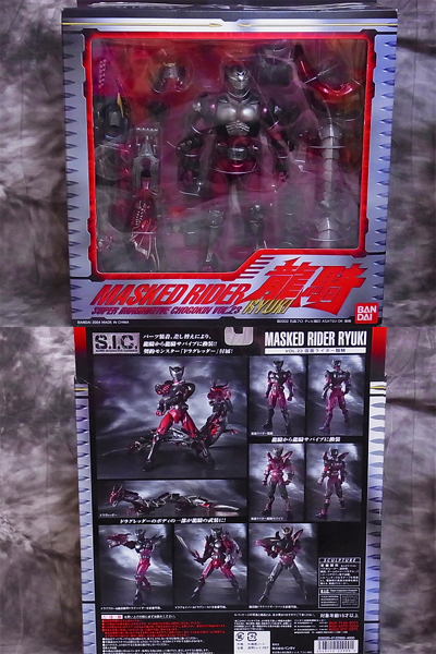 実際に弊社で買取させて頂いた仮面ライダー 龍騎/リュウガ/オルタナティブ・ゼロ 2点セットの画像 1枚目