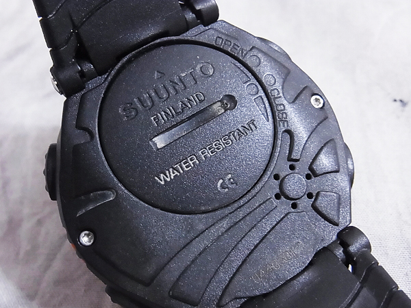 実際に弊社で買取させて頂いたSUUNTO/スント Vector/ヴェクター デジタル 腕時計 SS015077000の画像 2枚目