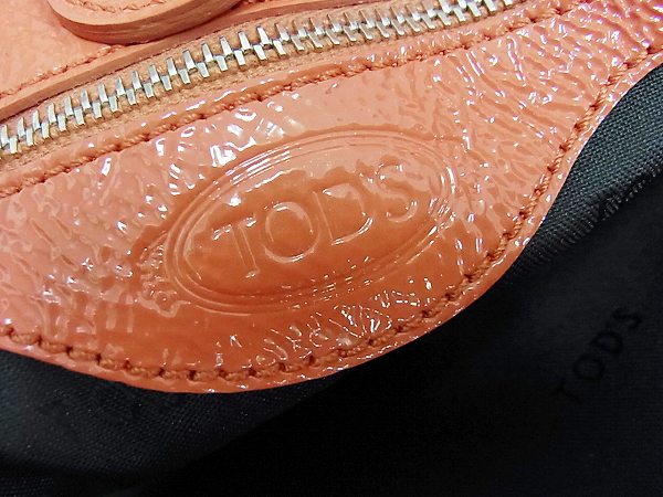 実際に弊社で買取させて頂いたTOD'S/トッズ パテント チェーントートバッグ/手提げ オレンジの画像 6枚目