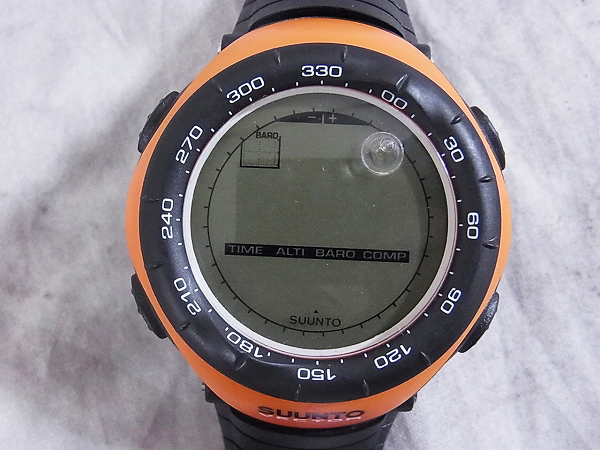 実際に弊社で買取させて頂いたSUUNTO/スント Vector/ヴェクター デジタル 腕時計 SS015077000の画像 1枚目