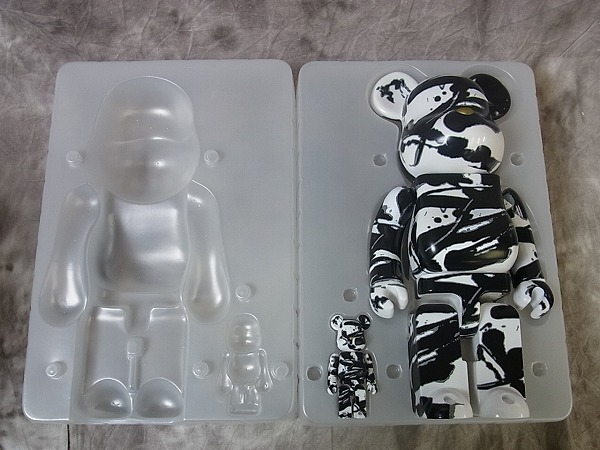 実際に弊社で買取させて頂いたBE@RBRICK/ベアブリック TOMOKAZU MATSUYAMA 100%&400%の画像 4枚目