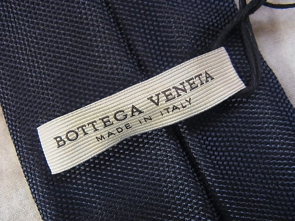 実際に弊社で買取させて頂いたBOTTEGA VENETA/ボッテガヴェネタ 伊製 シルクネクタイ 濃紺の画像 4枚目