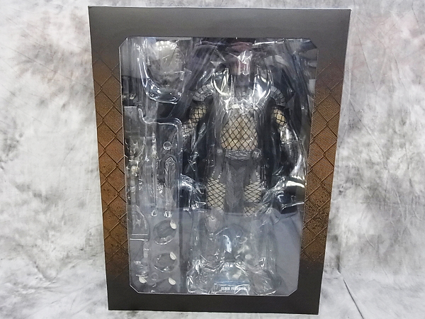 実際に弊社で買取させて頂いた【未使用】HOT TOYS/ホットトイズ 1/6 AVP エルダー・プレデター MMS325の画像 1枚目