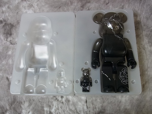 実際に弊社で買取させて頂いたBE@RBRICK/ベアブリック GIGOR 10th ANNIVERSARY 100&400%の画像 5枚目