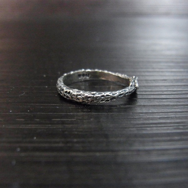 実際に弊社で買取させて頂いた★ROYAL ORDER/ロイヤルオーダー DELICATE SNAKE BAND RING/スネーク 7号の画像 2枚目