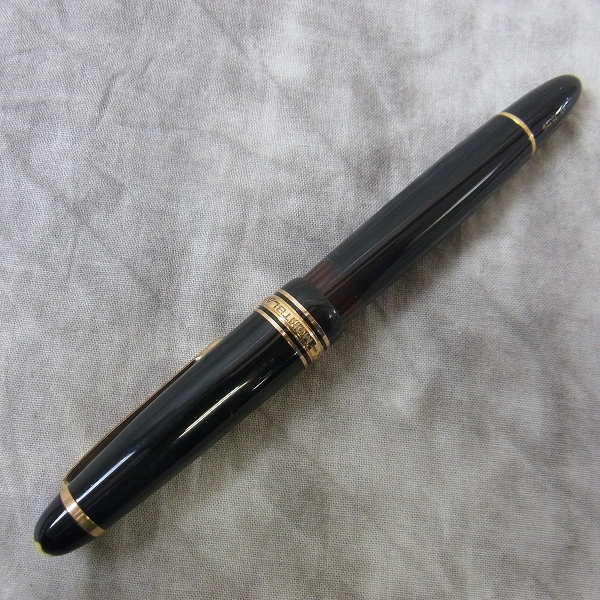 実際に弊社で買取させて頂いたMONTBLANC/モンブラン 144G 50年代 刻印14C/585 黒×金 万年筆/Mの画像 1枚目