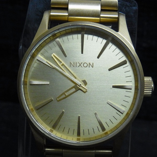 実際に弊社で買取させて頂いた★NIXON/ニクソン THE SENTRY38 SS メタルバンド ゴールド 腕時計の画像 1枚目