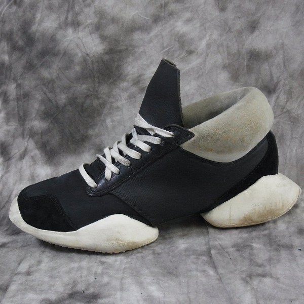 実際に弊社で買取させて頂いたRICK OWENS/リックオウエンス×アディダス ランナー スニーカー M17303 白黒/23.0の画像 4枚目