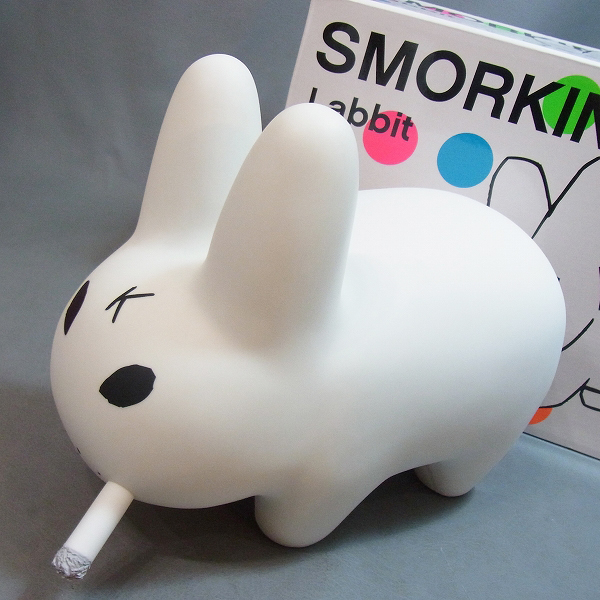 実際に弊社で買取させて頂いた★Kozik x Kidrobot Smorkin Labbit/スモーキンラビット White Edition