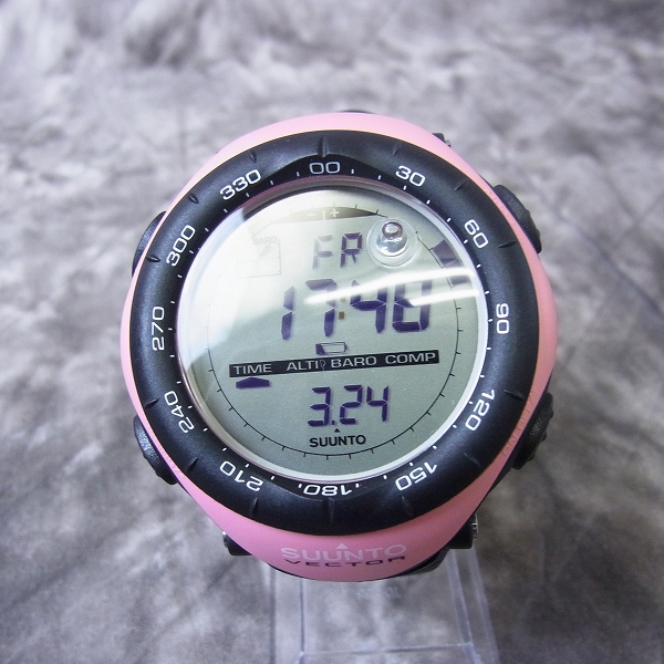 実際に弊社で買取させて頂いたSUUNTO/スント ベクター ピンク デジタル腕時計 SS01592000の画像 1枚目