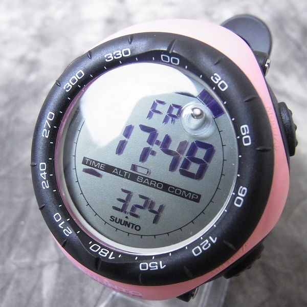 実際に弊社で買取させて頂いたSUUNTO/スント ベクター ピンク デジタル腕時計 SS01592000