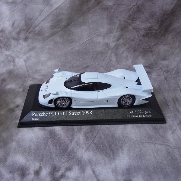 実際に弊社で買取させて頂いたMINICHAMPS/ミニチャンプス 1/43 BMW 2002 turbo 1974/PORSCHE 911 GT1 Street 1998 2点SETの画像 1枚目