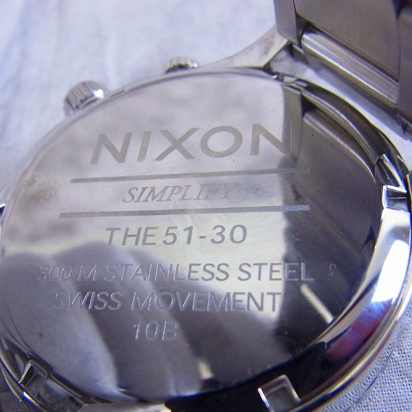 実際に弊社で買取させて頂いたNIXON/ニクソン 51-30 ハイポリッシュ/ブラック 腕時計 A057487[電池切れ]の画像 4枚目