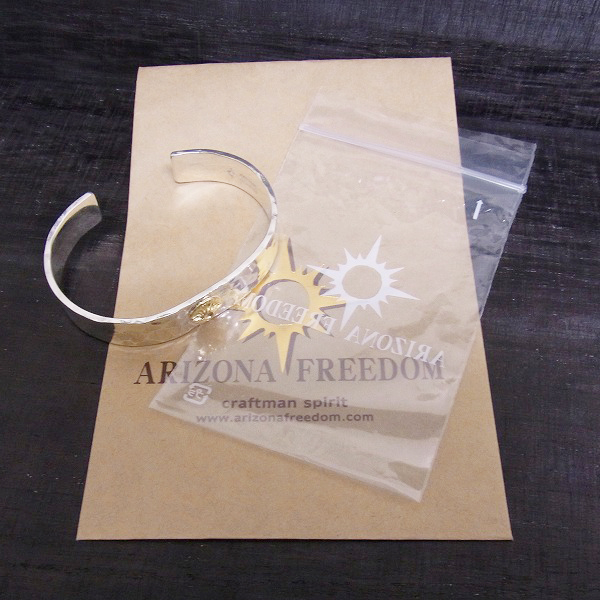 実際に弊社で買取させて頂いた★ARIZONA FREEDOM/アリゾナフリーダム 12mmK18台付太陽神槌目 叩き/タタキ バングルの画像 5枚目