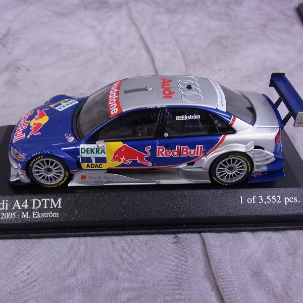 実際に弊社で買取させて頂いたMINICHAMPS/ミニチャンプス 1/43 ミニカー Audi A4 DTM Red Bull/アウディ 4点SETの画像 1枚目