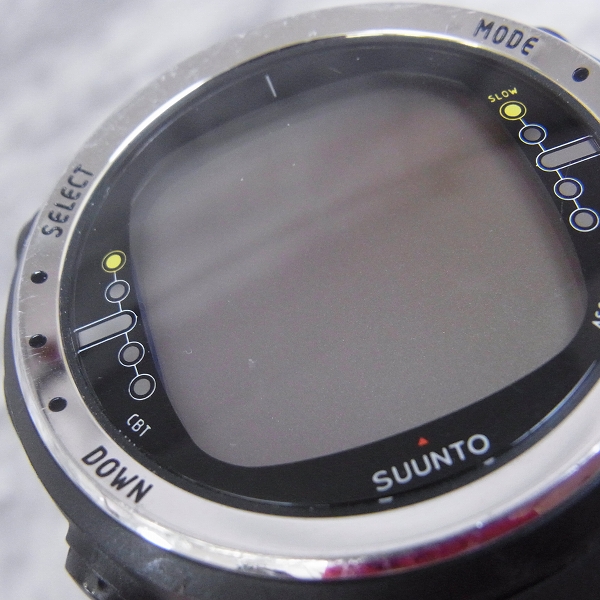 実際に弊社で買取させて頂いたSUUNTO/スント 腕時計 D4 COMPUTER ELASTOMER ダイビング コンピューター エラストマー SS014519100【動作未確認】の画像 6枚目